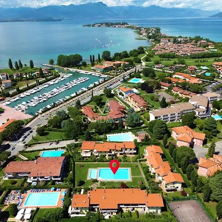 Harmony - Terrazza E Piscina A Pochi Passi Dal Сирмионе
